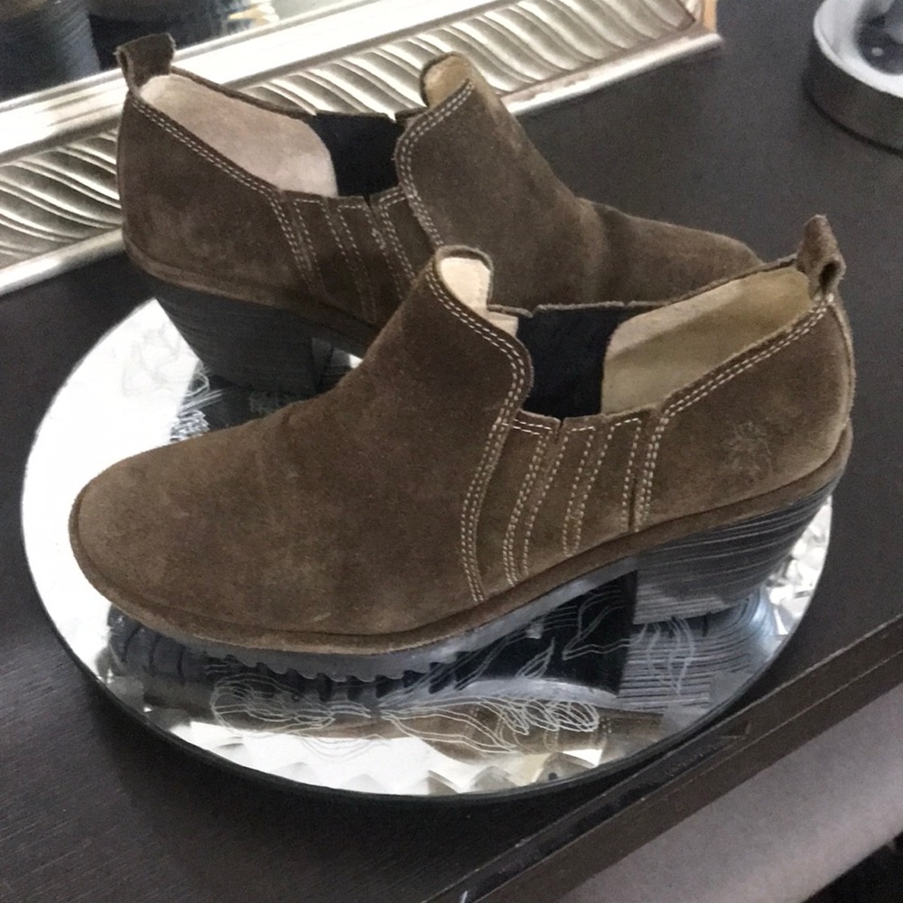 Fly London Olive Suede Ankle Booties size 39 
Made in India.